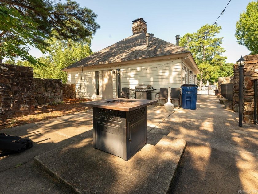 Enjoy refined, low-maintenance living in this fully renovated - photo 45