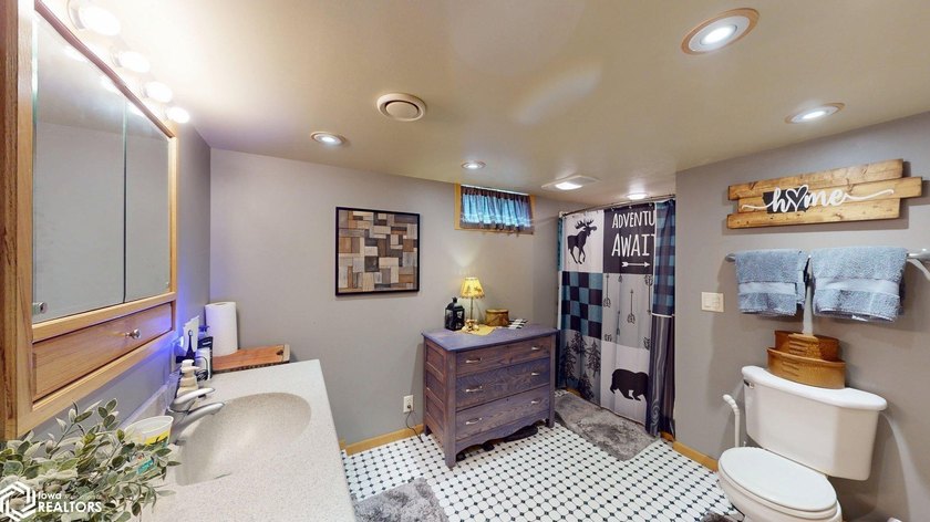 Welcome to this beautifully remodeled home in Clear Lake, where - photo 29