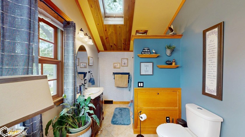 Welcome to this beautifully remodeled home in Clear Lake, where - photo 32