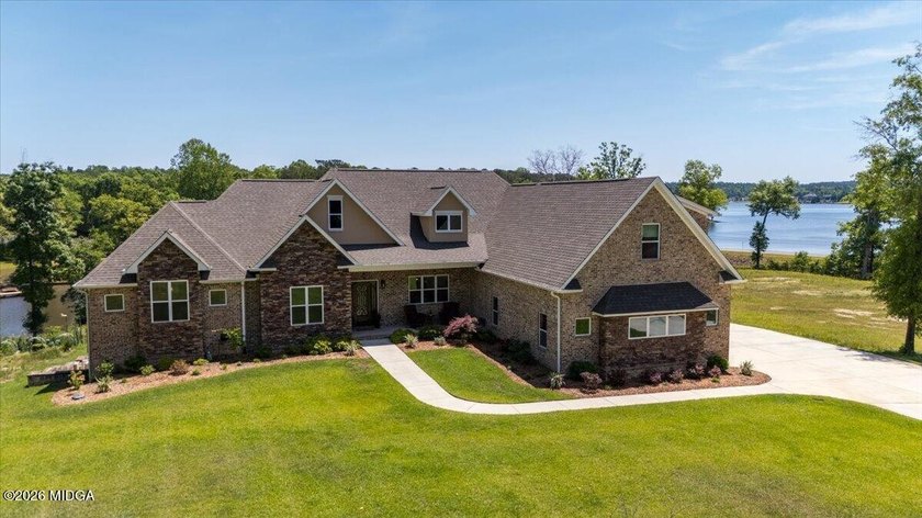 Tucked away in a private cove and set on an expansive 3 acre lot - photo 3