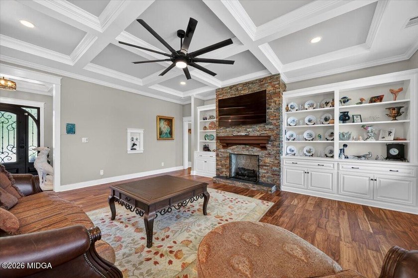 Tucked away in a private cove and set on an expansive 3 acre lot - photo 8