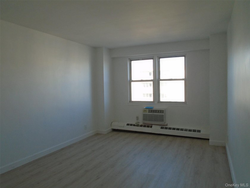 Completely Renovated One-Bedroom Residence with Breathtaking - photo 17