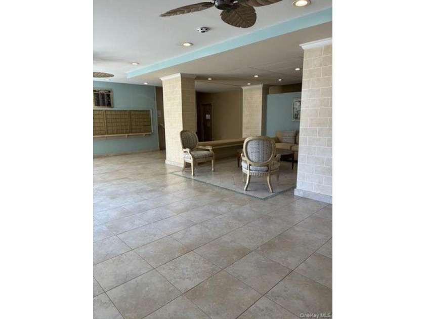 Completely Renovated One-Bedroom Residence with Breathtaking - photo 21