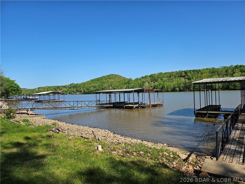 This lakefront homes has many pluses: one level living, attached - photo 5