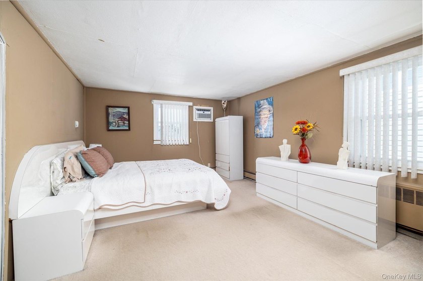 Welcome to 265 West Windsor Parkway, a beautifully updated - photo 20
