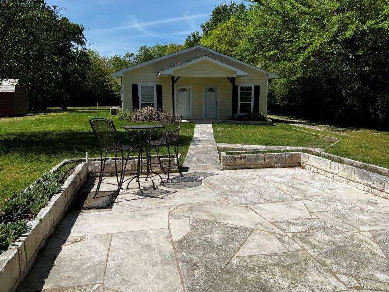 Patio area w/ Sunsetter Awning between Main & Guest House - photo 21