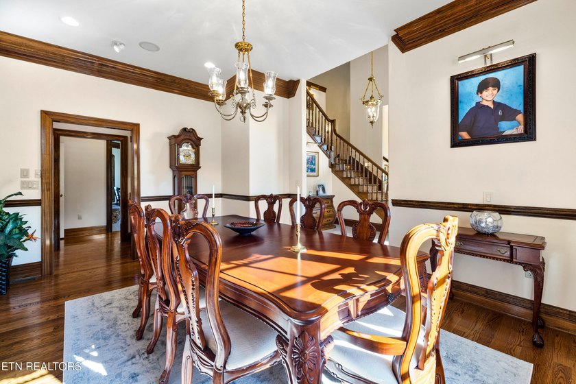 Magnificent upscale custom built estate with stack stone and - photo 11