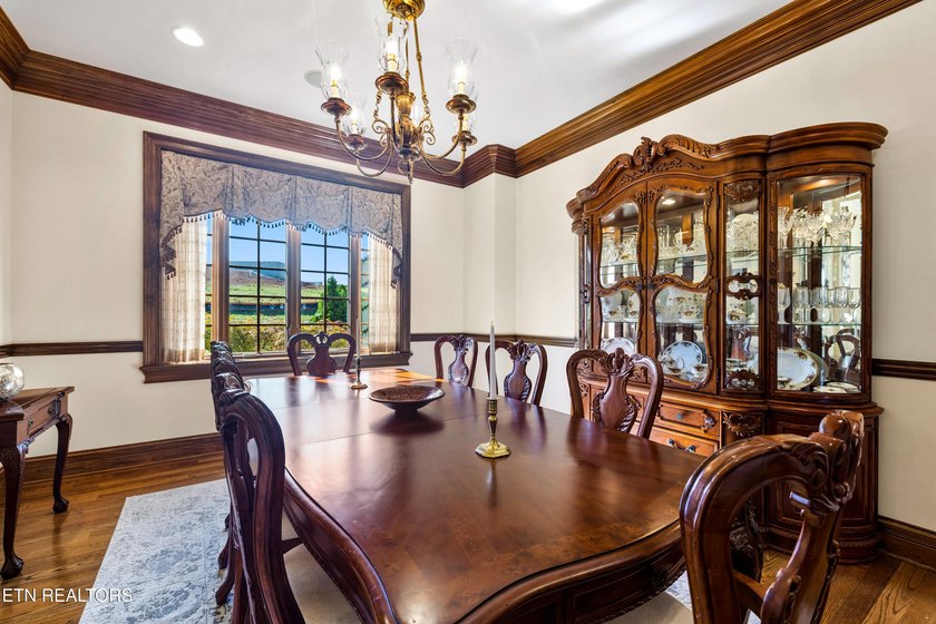 Magnificent upscale custom built estate with stack stone and - photo 12