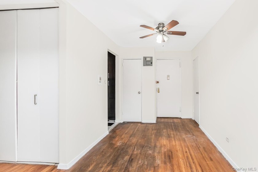 Welcome to this sun-filled, spacious one-bedroom corner co-op in - photo 4