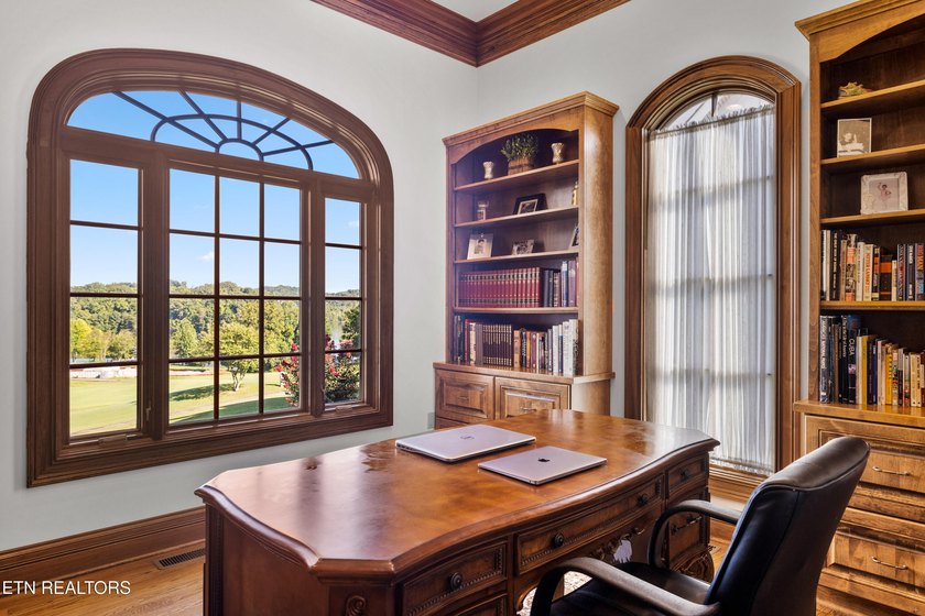 Magnificent upscale custom built estate with stack stone and - photo 26