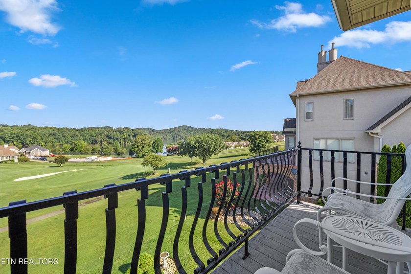 Magnificent upscale custom built estate with stack stone and - photo 29