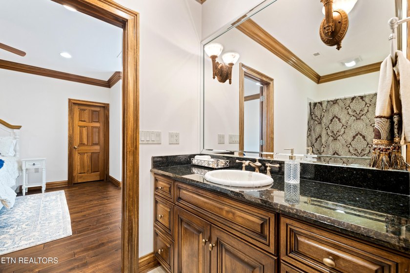 Magnificent upscale custom built estate with stack stone and - photo 38