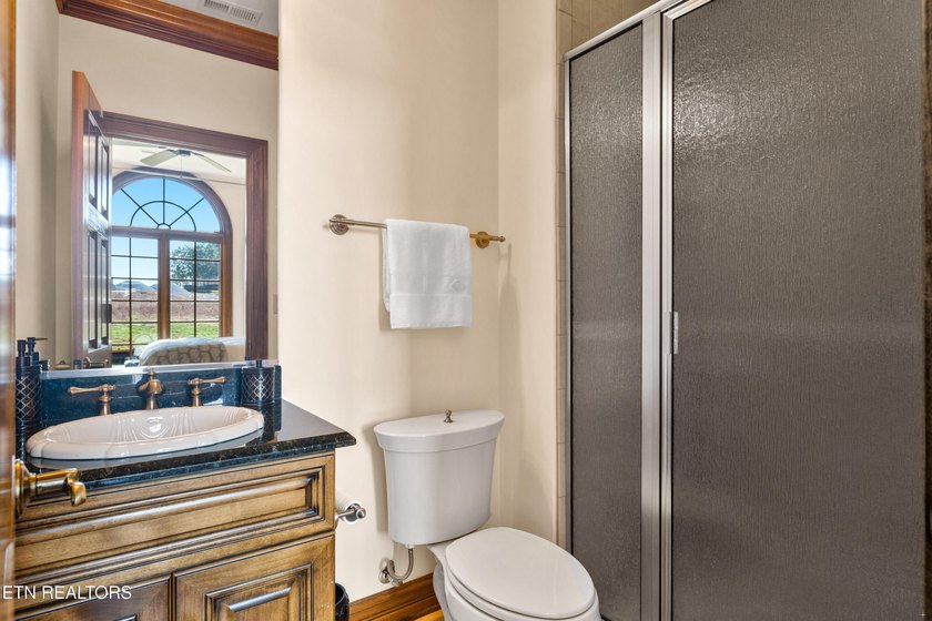 Magnificent upscale custom built estate with stack stone and - photo 40