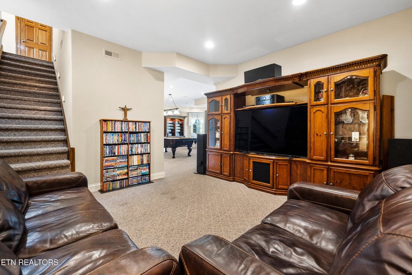 Magnificent upscale custom built estate with stack stone and - photo 41