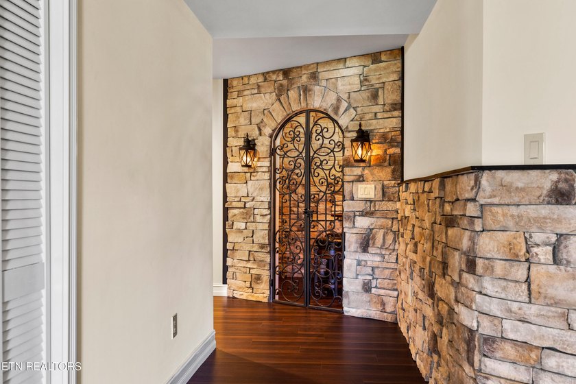 Magnificent upscale custom built estate with stack stone and - photo 47
