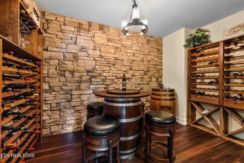 Magnificent upscale custom built estate with stack stone and - photo 48