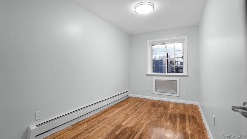 Fully renovated 2-family, 2007 brick-built house. Features 3 bed - photo 14