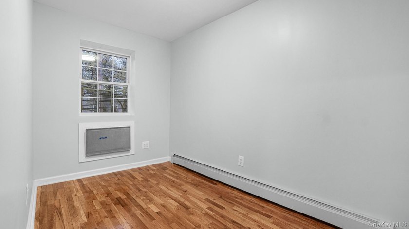 Fully renovated 2-family, 2007 brick-built house. Features 3 bed - photo 16