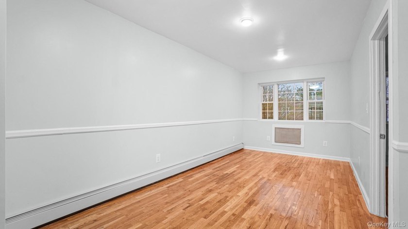 Fully renovated 2-family, 2007 brick-built house. Features 3 bed - photo 17