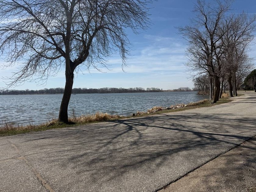 JUST IN TIME FOR SUMMER! Take a look at this well maintained - photo 4