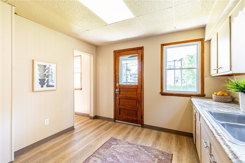 Another Rockin' Rochester offering! This spacious home boasts - photo 21