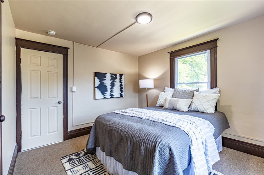 Another Rockin' Rochester offering! This spacious home boasts - photo 28