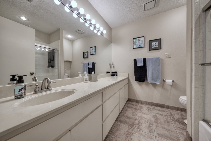 Welcome to your serene retreat in the beautiful, gated community - photo 32