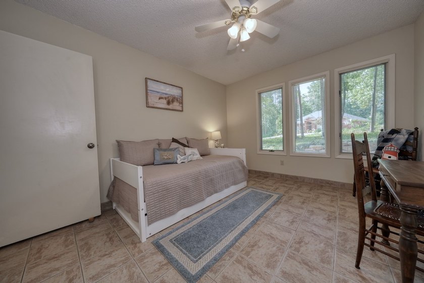 Welcome to your serene retreat in the beautiful, gated community - photo 33