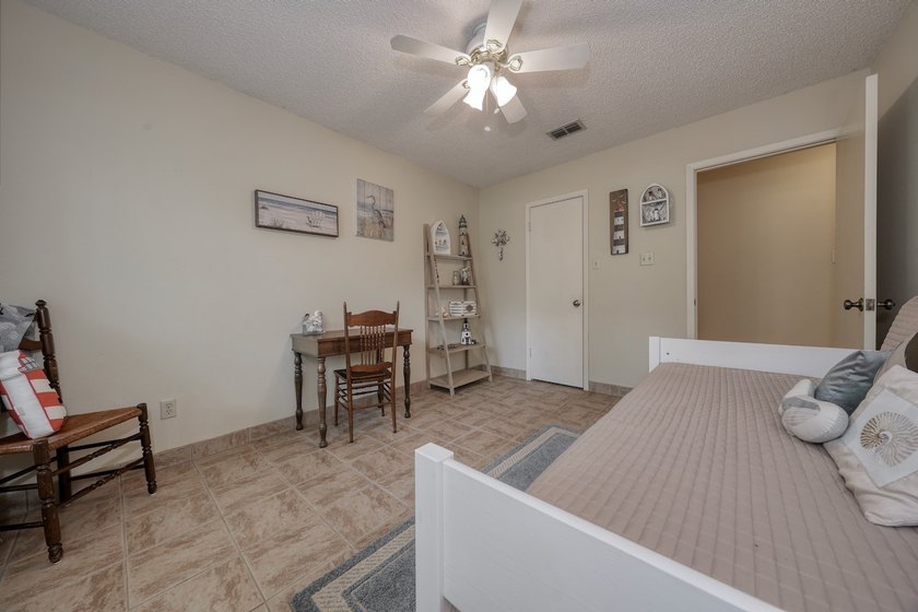 Welcome to your serene retreat in the beautiful, gated community - photo 34