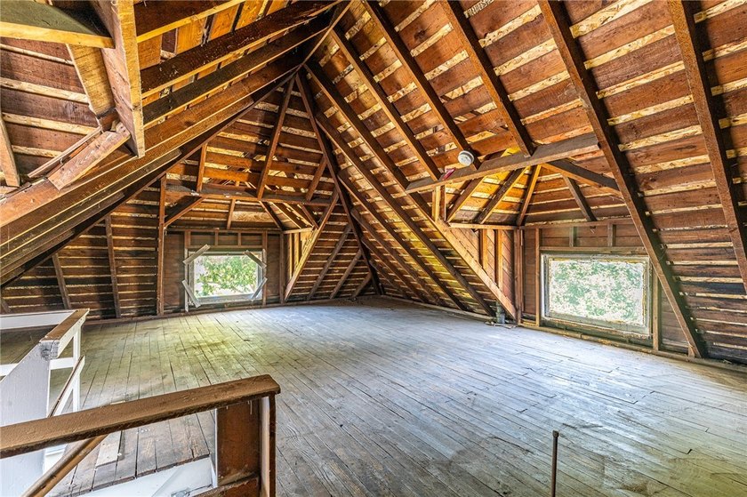 Another Rockin' Rochester offering! This spacious home boasts - photo 39
