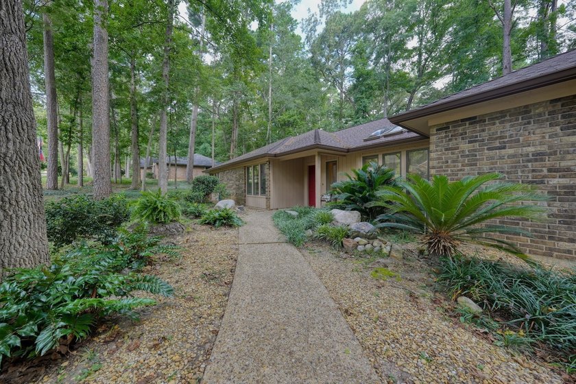 Welcome to your serene retreat in the beautiful, gated community - photo 39