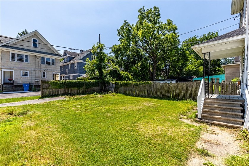 Another Rockin' Rochester offering! This spacious home boasts - photo 43