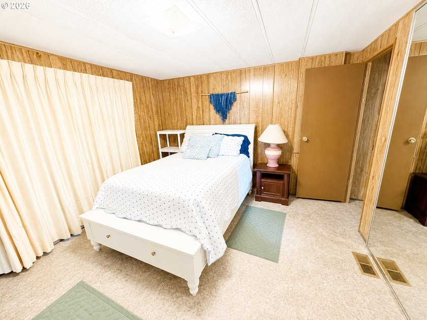 Coastal living at an unbeatable value! This charming 2-bedroom - photo 12
