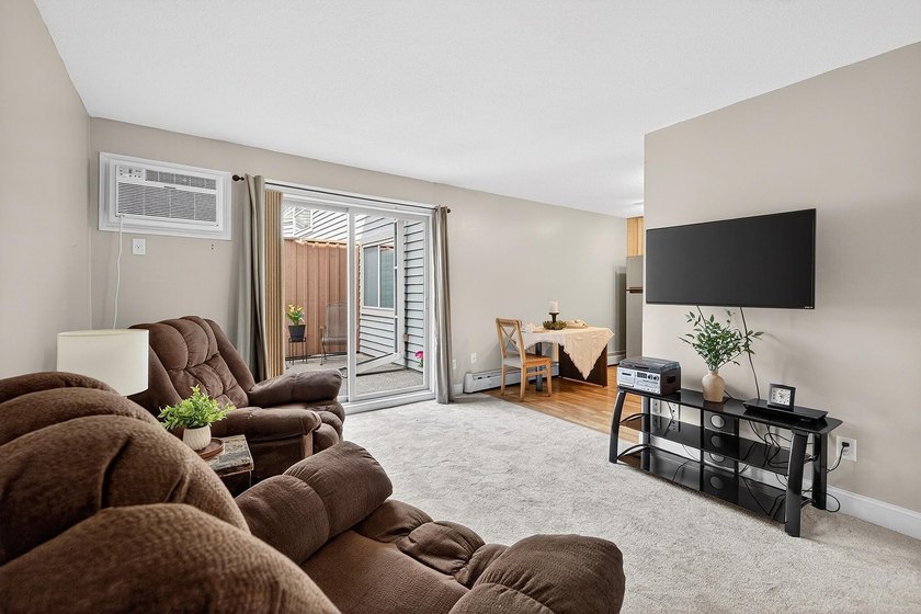 Adorable main floor studio condo in the heart of Uptown - photo 2