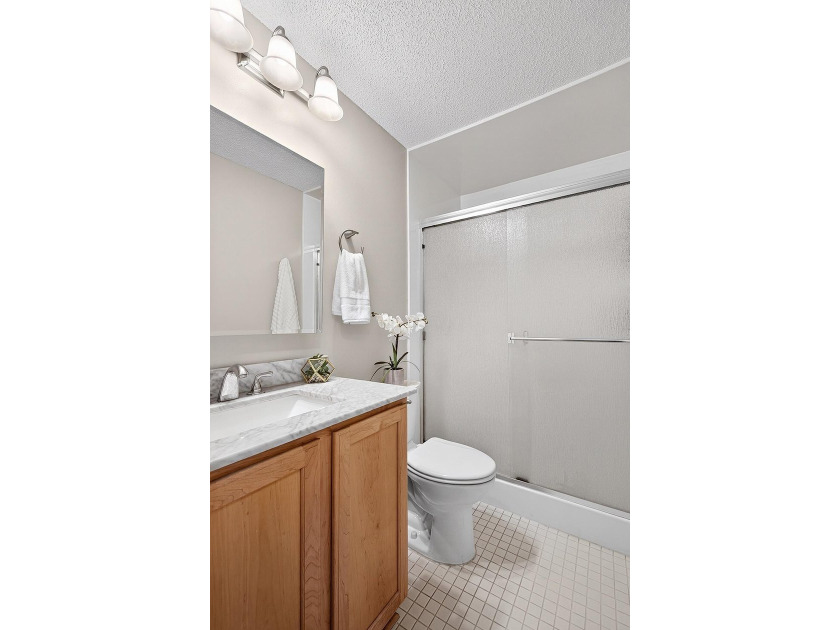 Adorable main floor studio condo in the heart of Uptown - photo 10