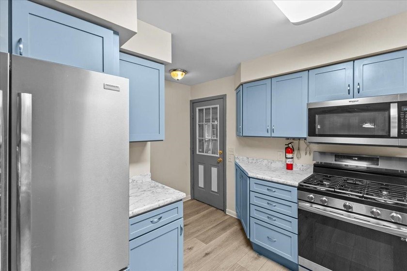This 6 bedroom 4 bath Colonial offers an abundance of space and - photo 9
