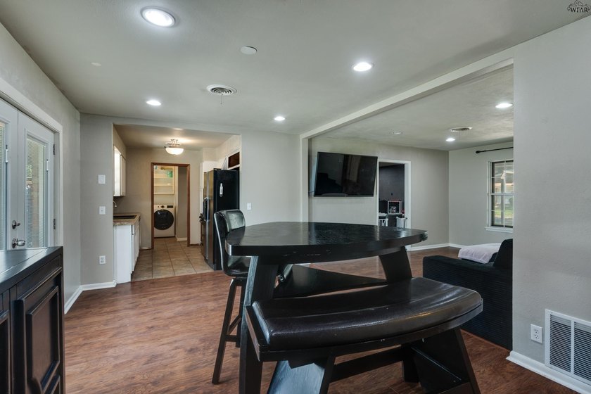 Fantastic 3 bedroom, 2 bath home offering over 1,800 square feet - photo 10