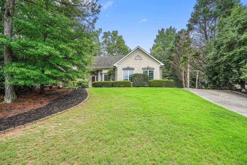 Welcome home to this charming ranch nestled on a private - photo 3