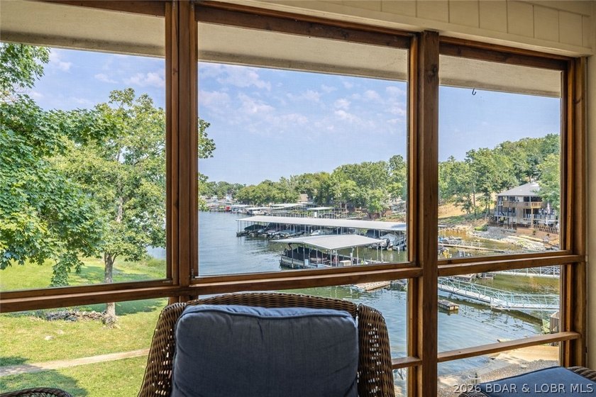 Immaculate and beautifully updated 2-bedroom, 2-bath furnished - photo 4