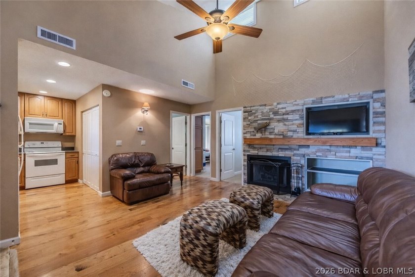Immaculate and beautifully updated 2-bedroom, 2-bath furnished - photo 7