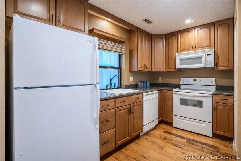Immaculate and beautifully updated 2-bedroom, 2-bath furnished - photo 8
