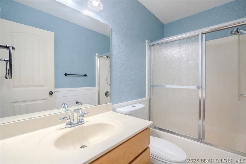 Immaculate and beautifully updated 2-bedroom, 2-bath furnished - photo 10