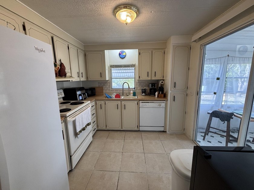 WELL MAINTAINED WITH 2 BEDROOMS, 2 BATHS AND A FLORIDA ROOM WITH - photo 13