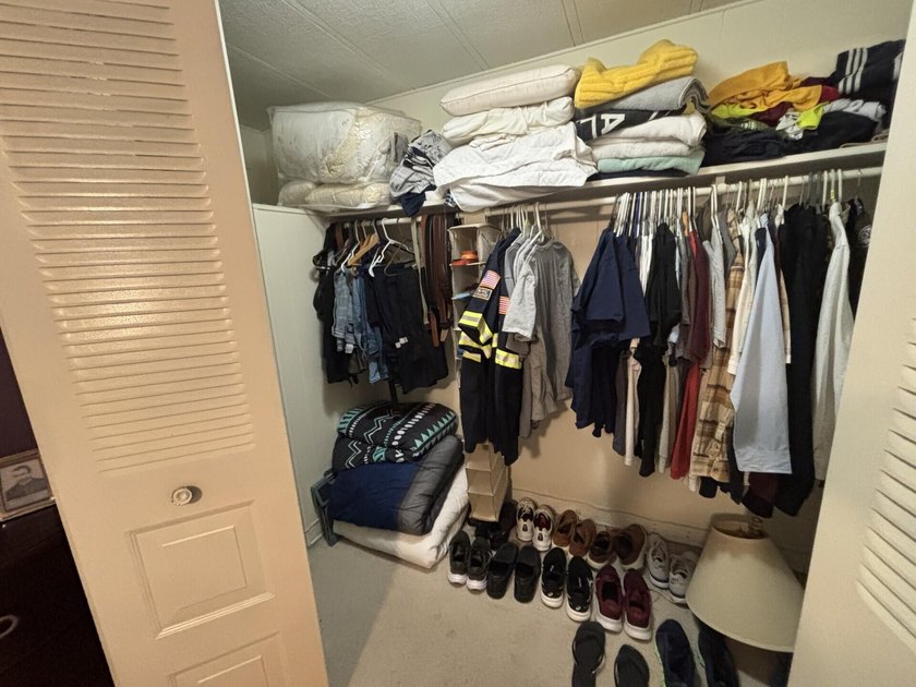 WELL MAINTAINED WITH 2 BEDROOMS, 2 BATHS AND A FLORIDA ROOM WITH - photo 19