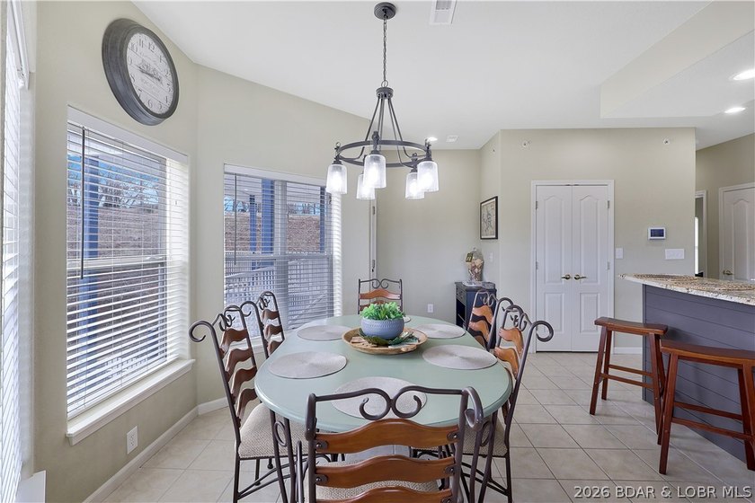 Welcome to Monarch Cove, where this fully furnished, top-floor - photo 4