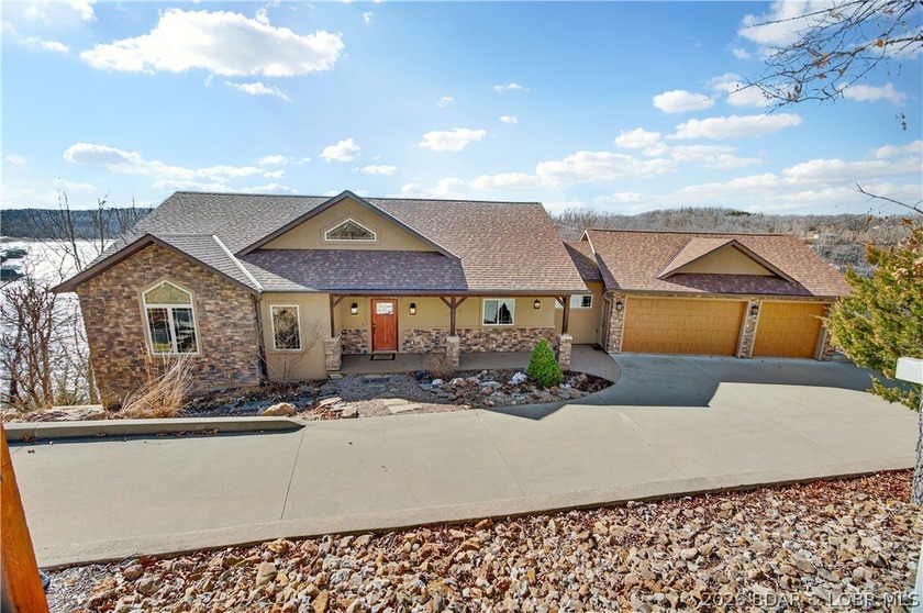 Offered by its original owners, this lovingly maintained 5-bed - photo 2