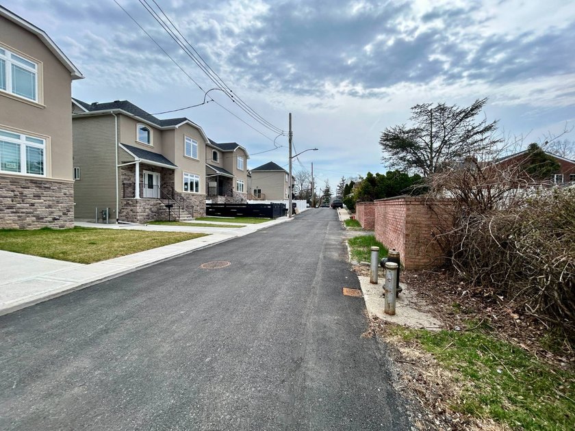 Build your dream home on a quiet dead-end block in RichmondTown! - photo 3