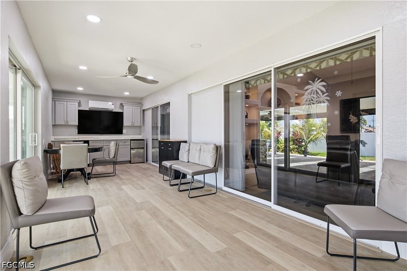 Welcome to this exceptional 3 bedroom + Den, 2 bath pool home - photo 22
