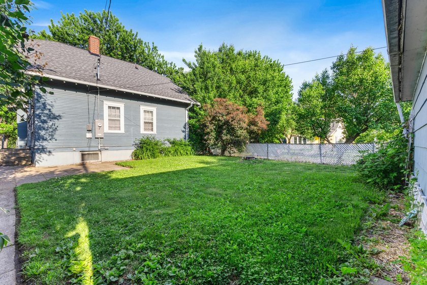 Classic 1.5 story charmer on a corner lot and just a short walk - photo 5