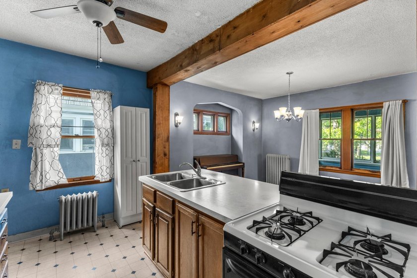Classic 1.5 story charmer on a corner lot and just a short walk - photo 10